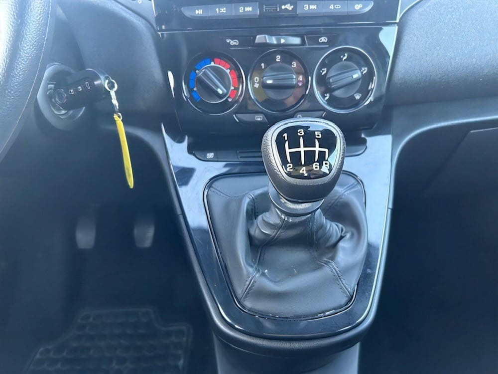 Lancia Ypsilon usata a Pistoia (12)