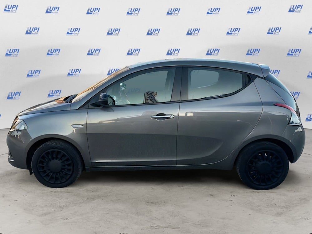 Lancia Ypsilon usata a Pistoia (2)