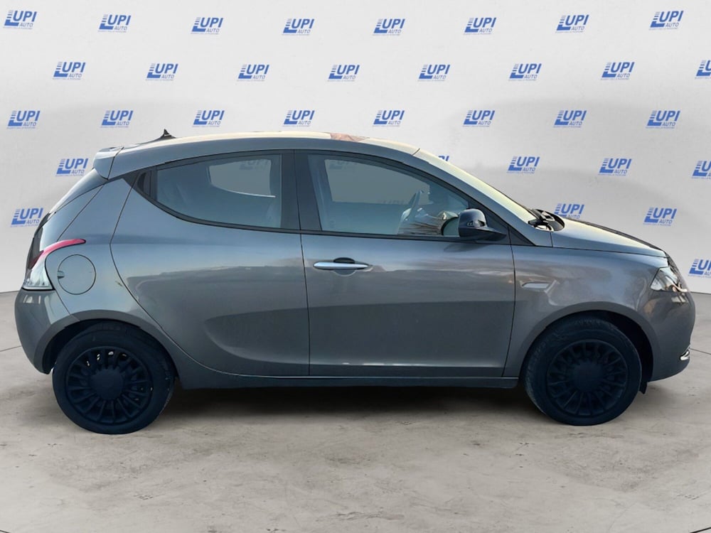 Lancia Ypsilon usata a Pistoia (6)