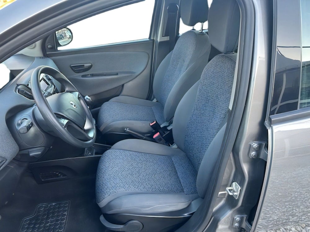 Lancia Ypsilon usata a Pistoia (9)