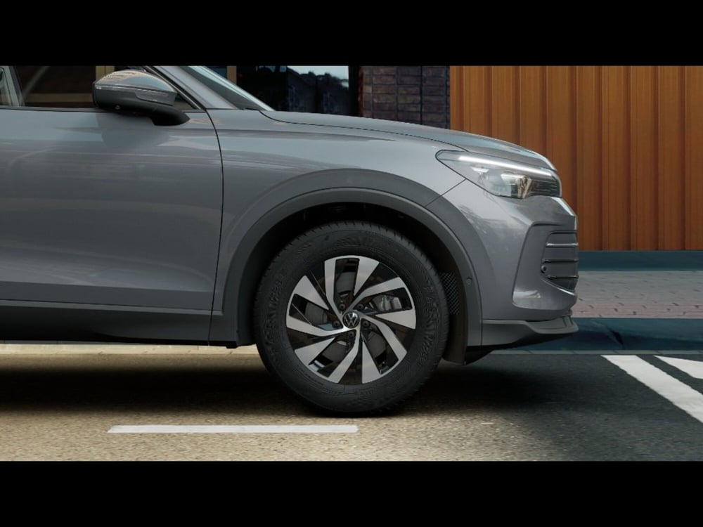 Volkswagen Tiguan nuova a Livorno (5)