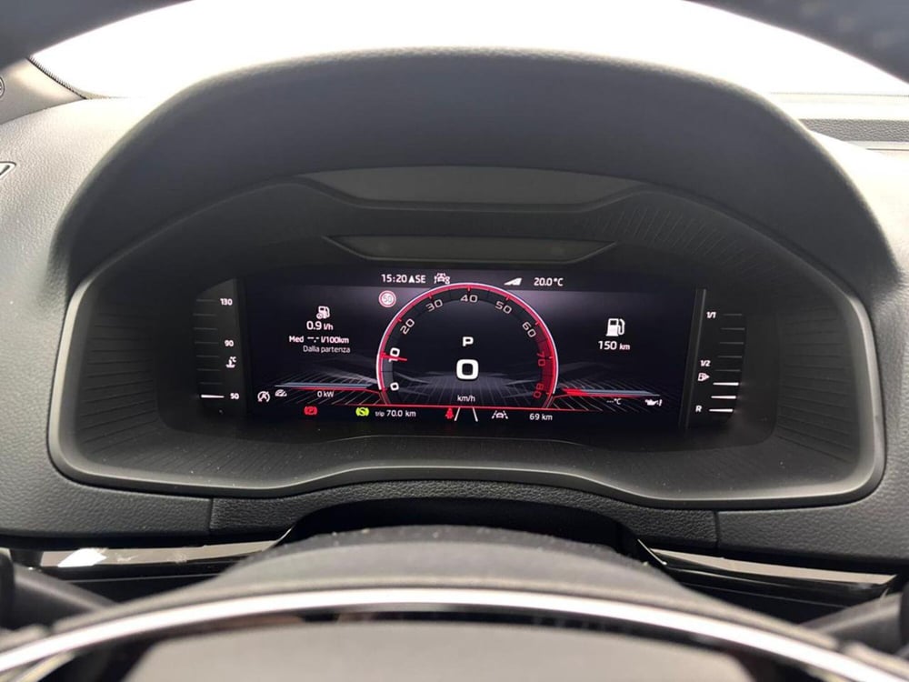 Skoda Karoq nuova a Como (12)