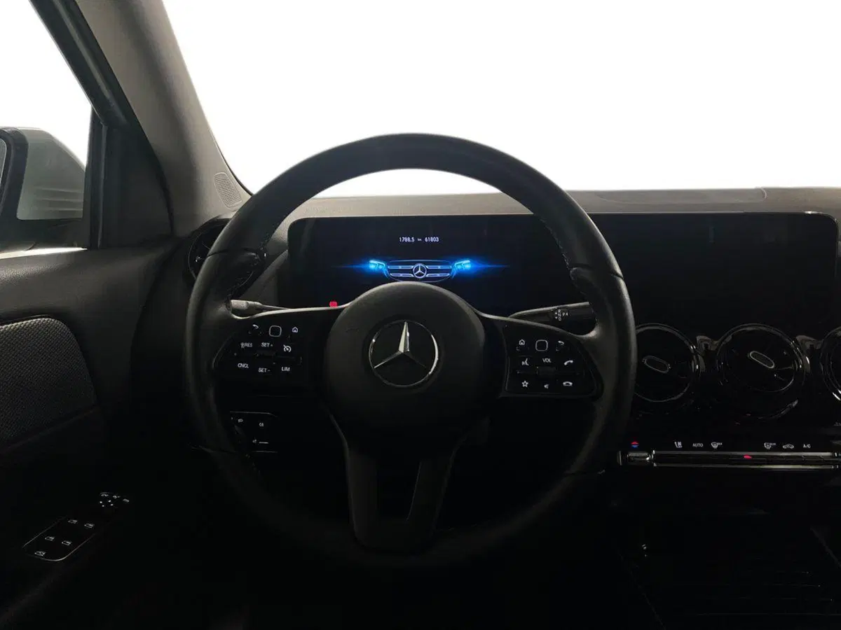 Mercedes-Benz GLA SUV usata a Milano (11)