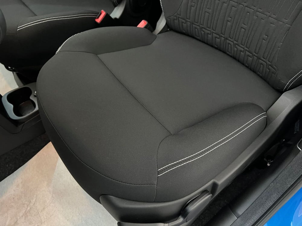 Fiat Panda Cross nuova a Bari (14)