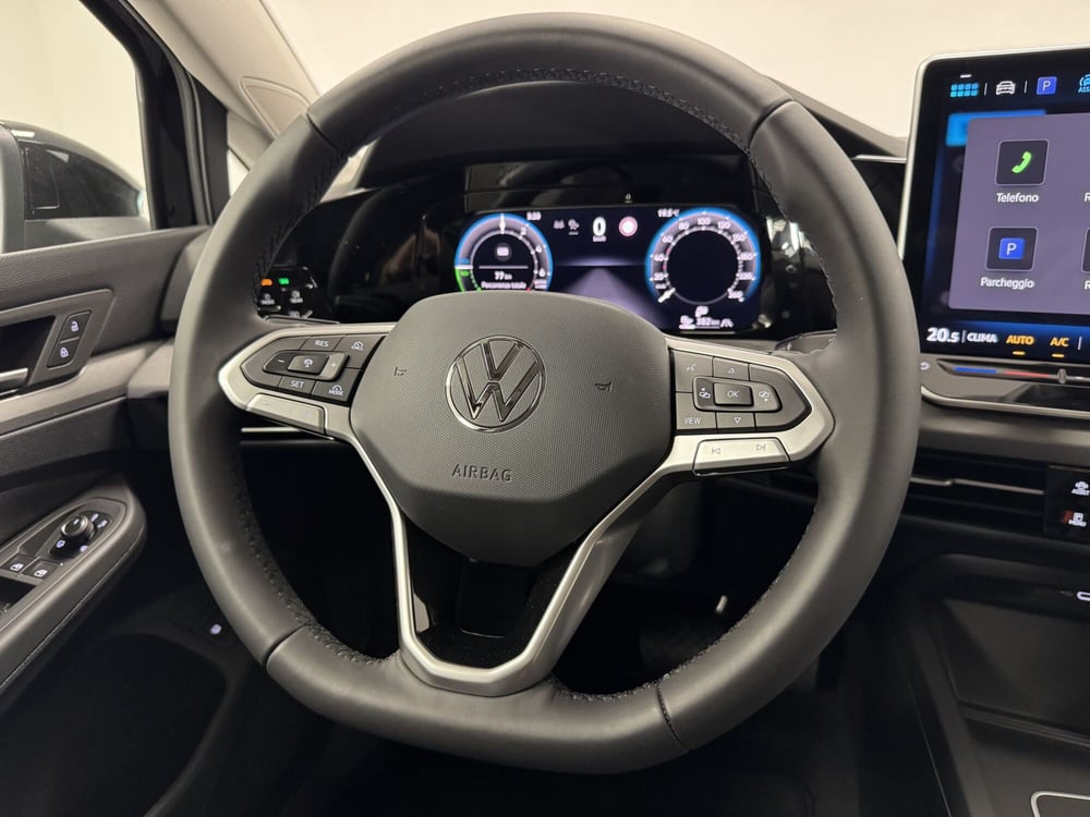 Volkswagen Golf nuova a Varese (15)