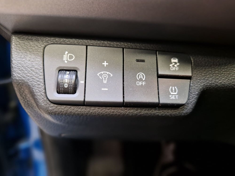 Kia Rio usata a Varese (13)