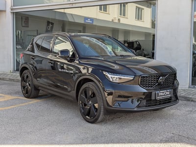 Volvo XC40 2.0 b3 Plus Black Edition auto del 2025 usata a Pescara