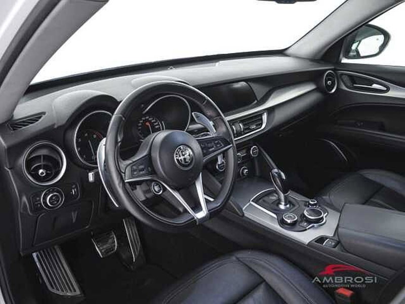 Alfa Romeo Stelvio usata a Perugia (8)