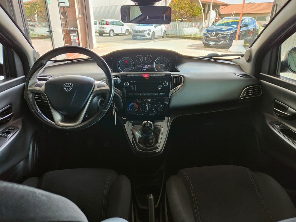 Lancia Ypsilon usata a Torino (13)