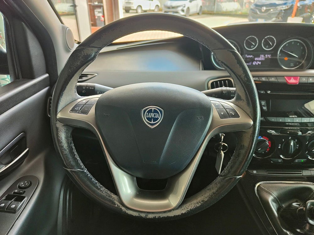 Lancia Ypsilon usata a Torino (14)