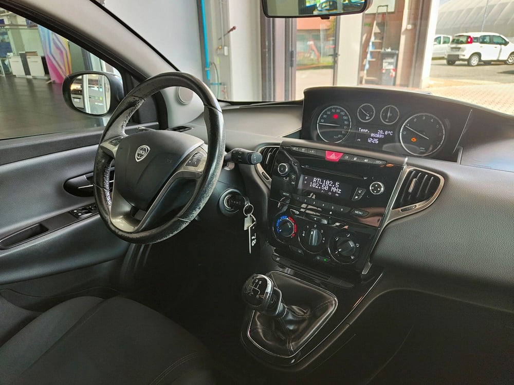 Lancia Ypsilon usata a Torino (15)
