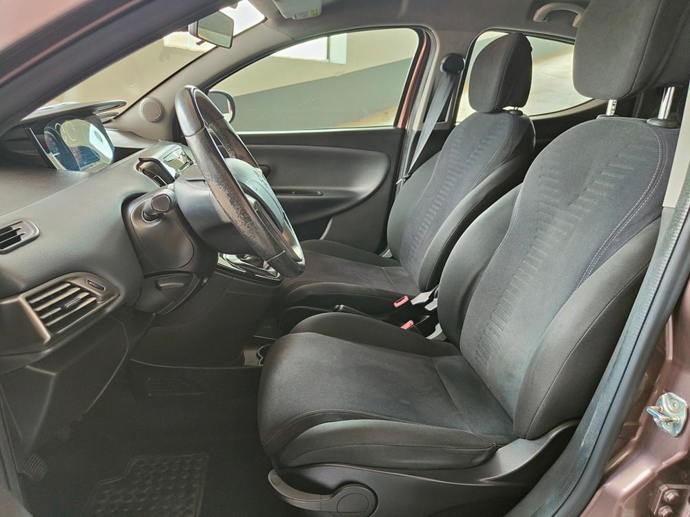 Lancia Ypsilon usata a Torino (16)