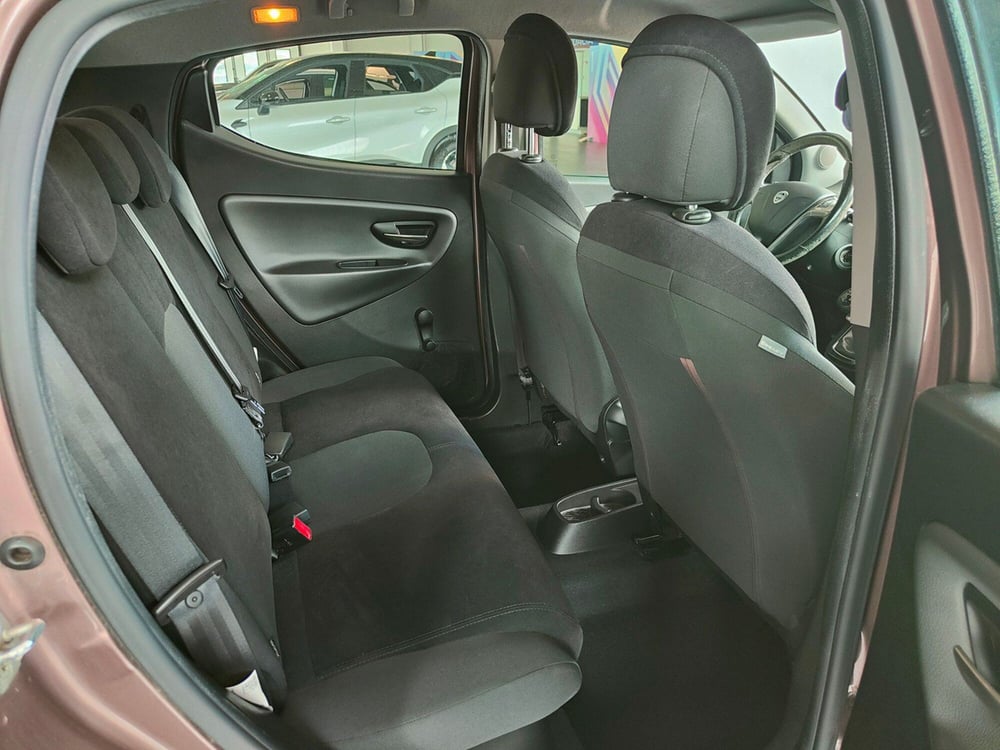 Lancia Ypsilon usata a Torino (18)