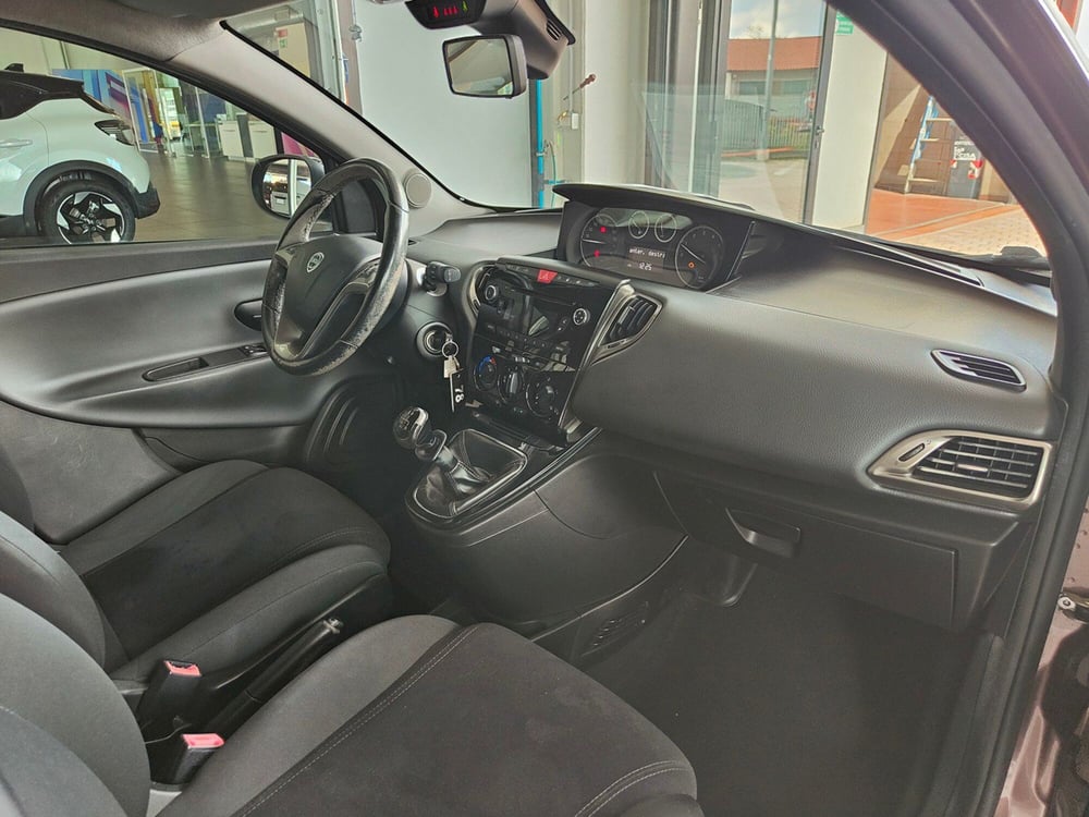 Lancia Ypsilon usata a Torino (19)