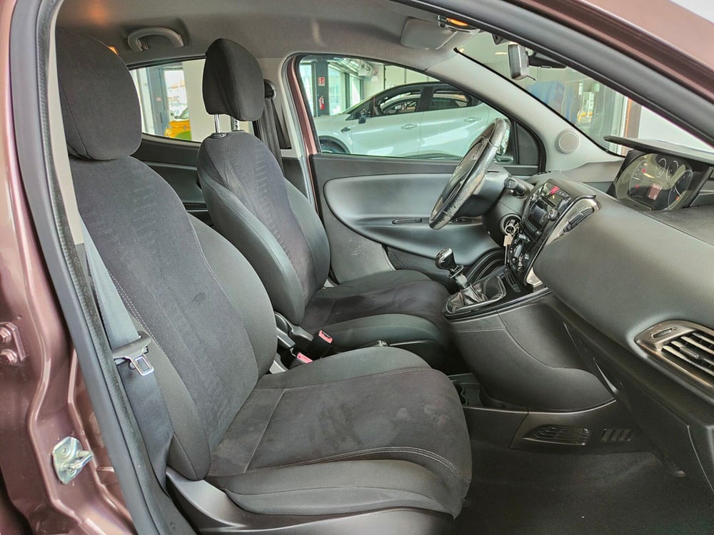 Lancia Ypsilon usata a Torino (20)