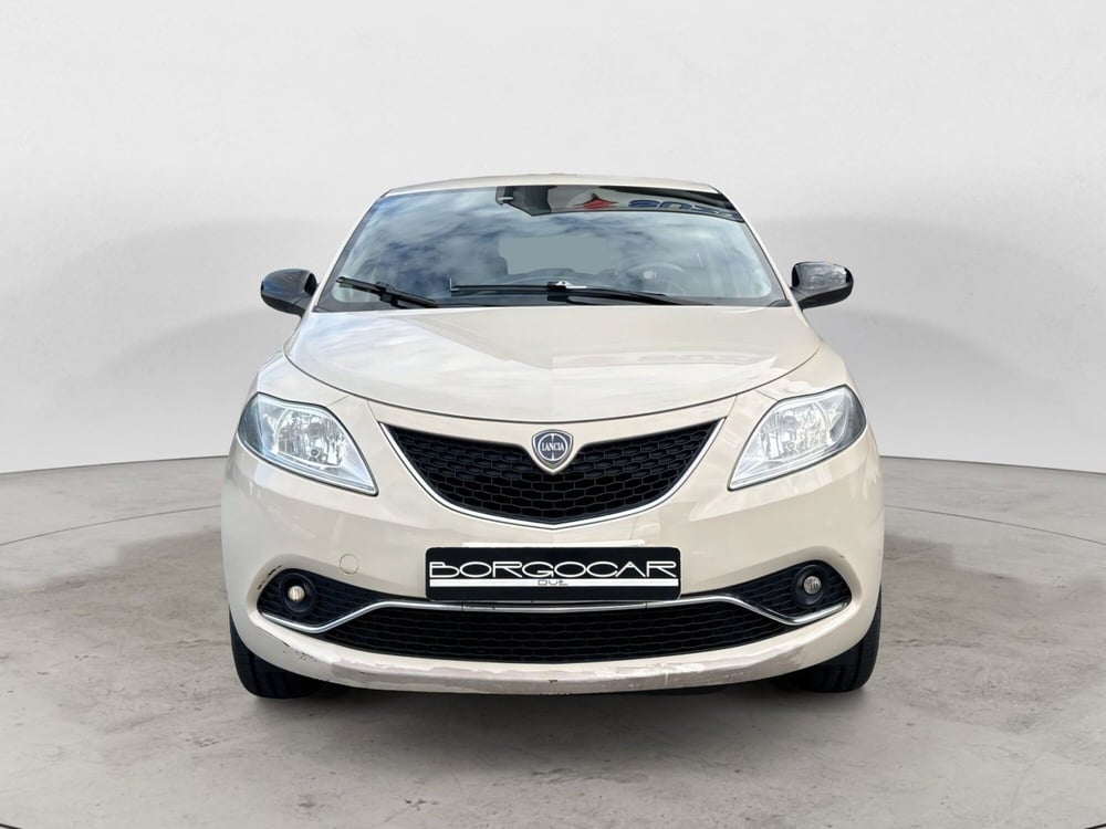 Lancia Ypsilon usata a Vercelli