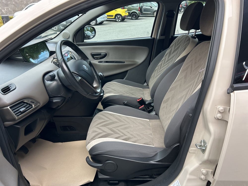 Lancia Ypsilon usata a Vercelli (16)