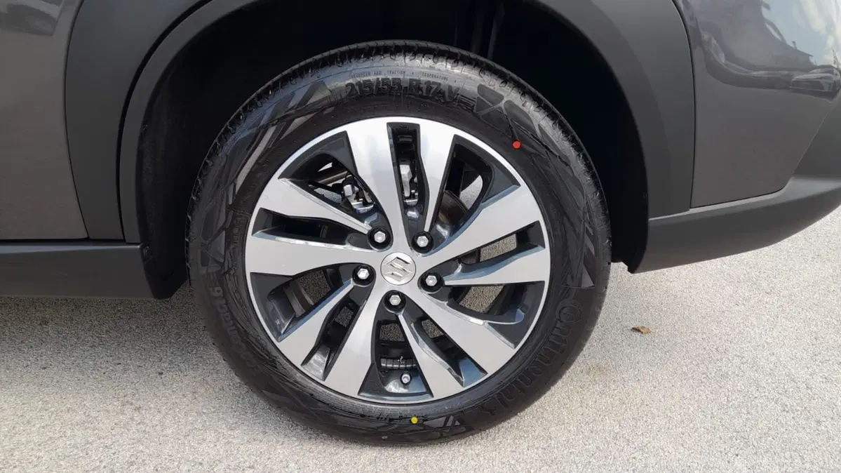 Suzuki S-Cross nuova a L'Aquila (11)