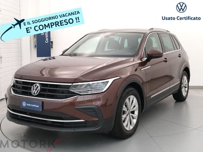Volkswagen Tiguan 2.0 TDI SCR Life del 2023 usata a Busto Arsizio