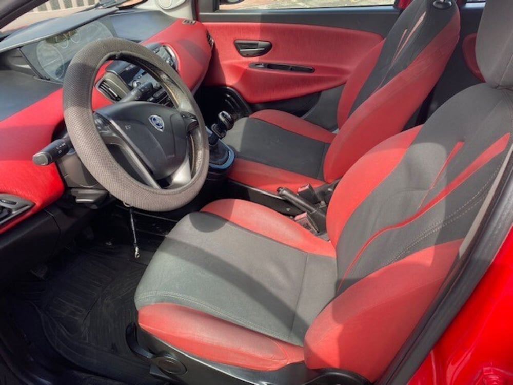 Lancia Ypsilon usata a Catania (8)