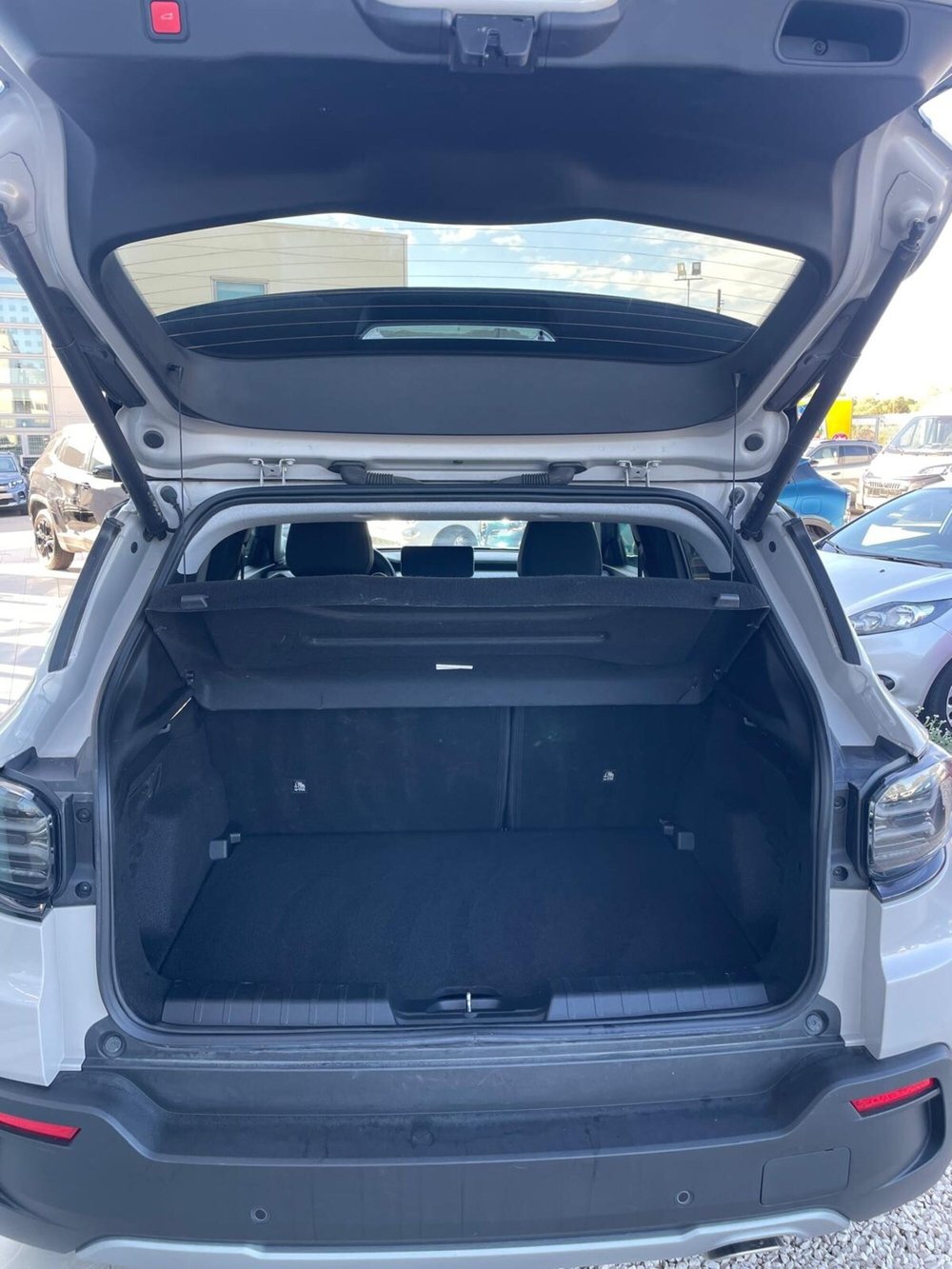 Jeep Avenger usata a Sassari (20)