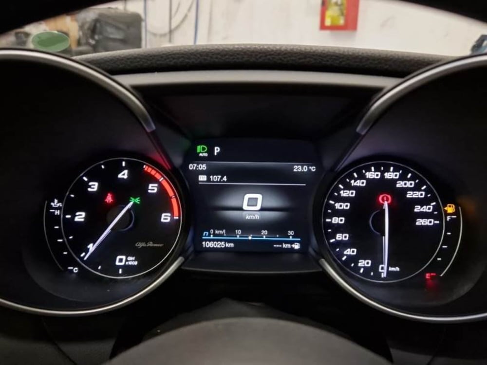 Alfa Romeo Giulia usata a Salerno (10)