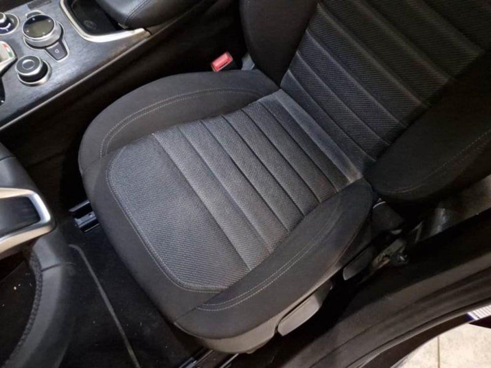 Alfa Romeo Giulia usata a Salerno (13)
