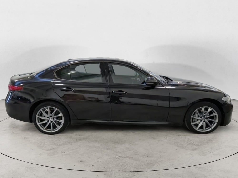 Alfa Romeo Giulia usata a Salerno (5)
