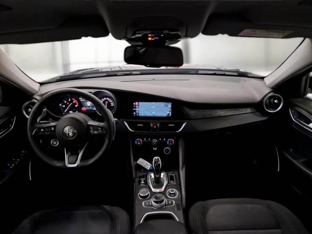 Alfa Romeo Giulia usata a Salerno (9)
