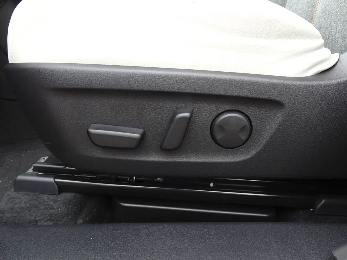 Mazda MX-30 usata a Treviso (17)