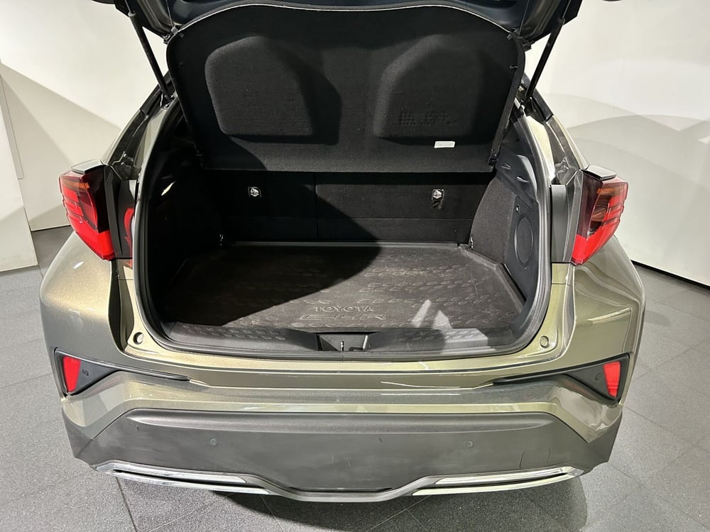 Toyota Toyota C-HR usata a Milano (11)