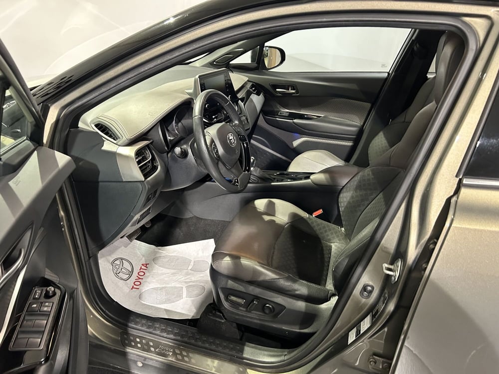 Toyota Toyota C-HR usata a Milano (12)
