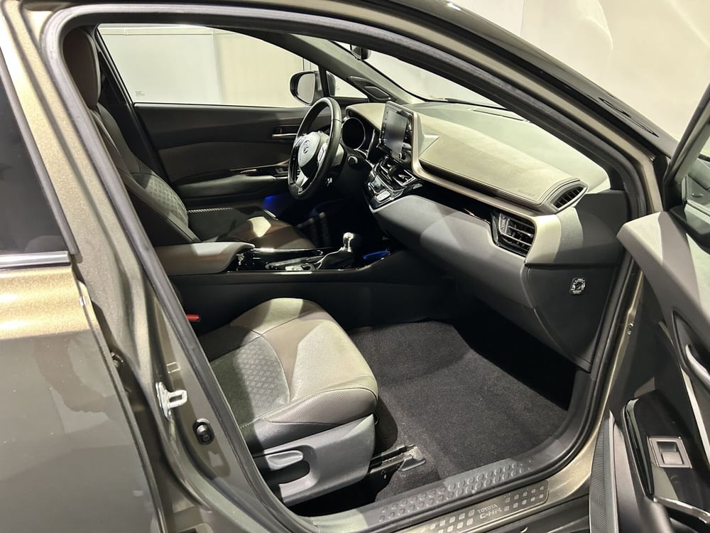 Toyota Toyota C-HR usata a Milano (6)