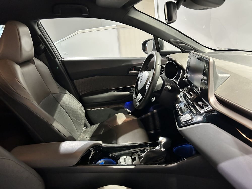 Toyota Toyota C-HR usata a Milano (7)