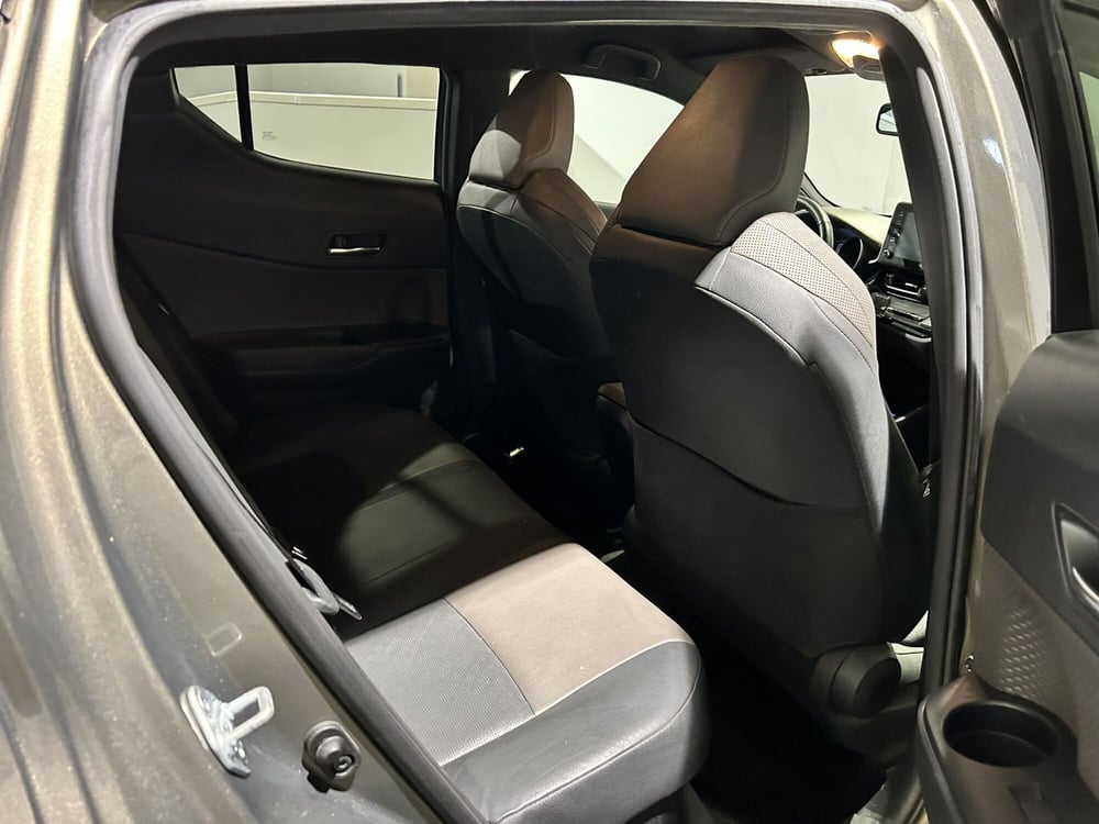 Toyota Toyota C-HR usata a Milano (8)