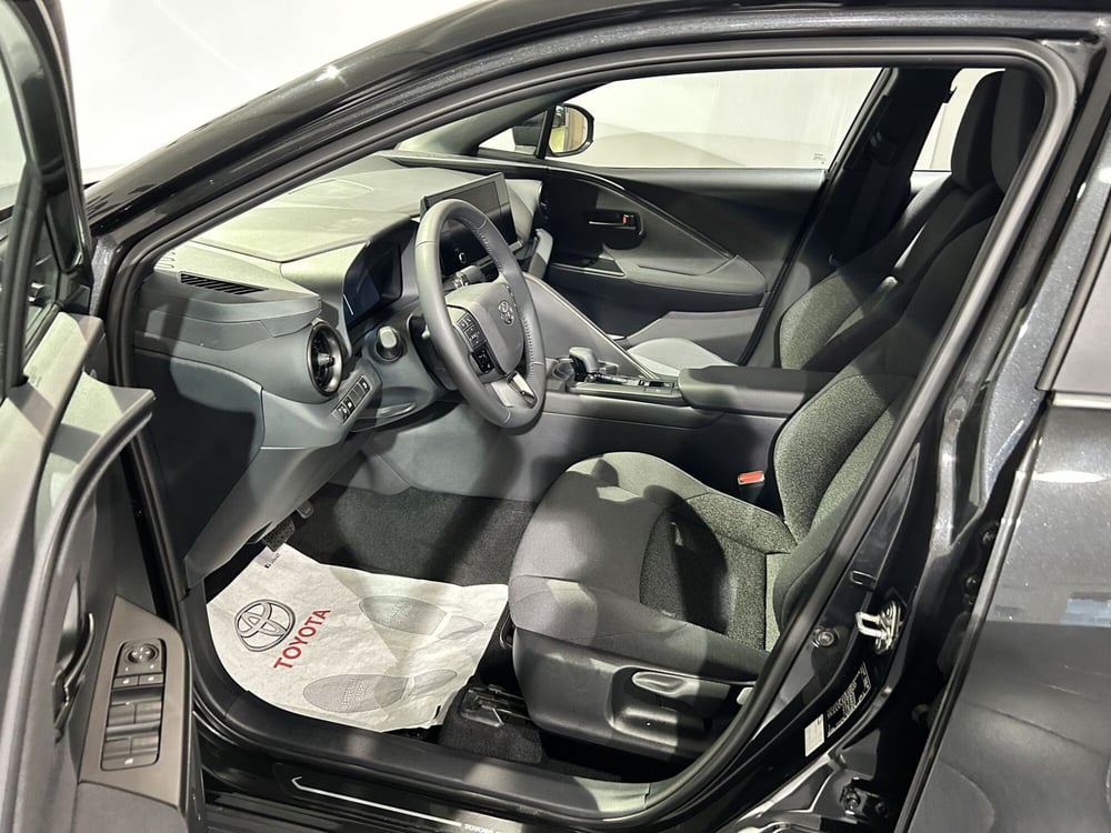 Toyota Toyota C-HR nuova a Milano (10)