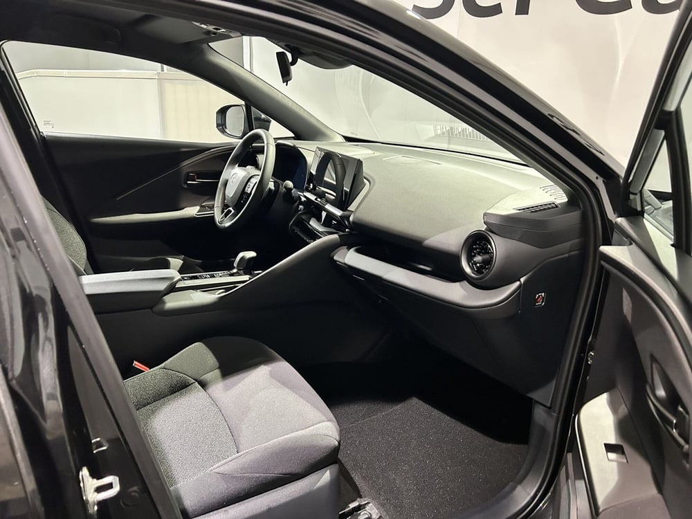 Toyota Toyota C-HR nuova a Milano (11)