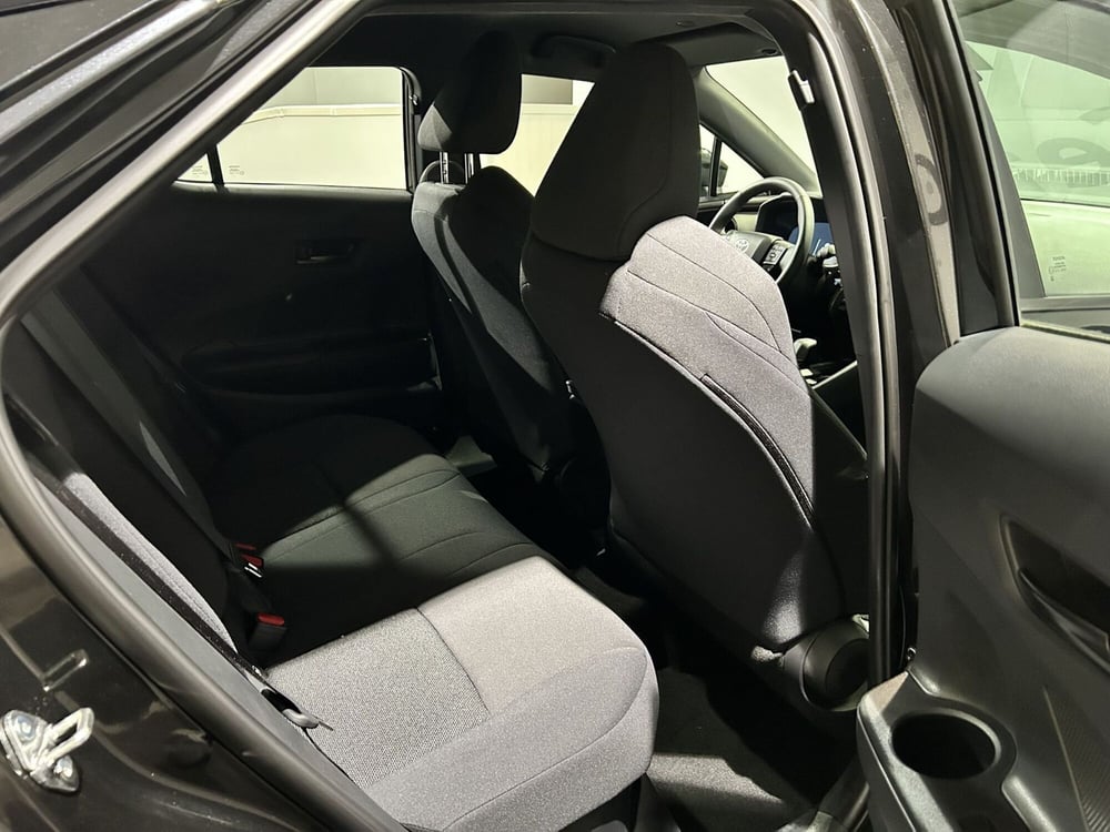 Toyota Toyota C-HR nuova a Milano (12)