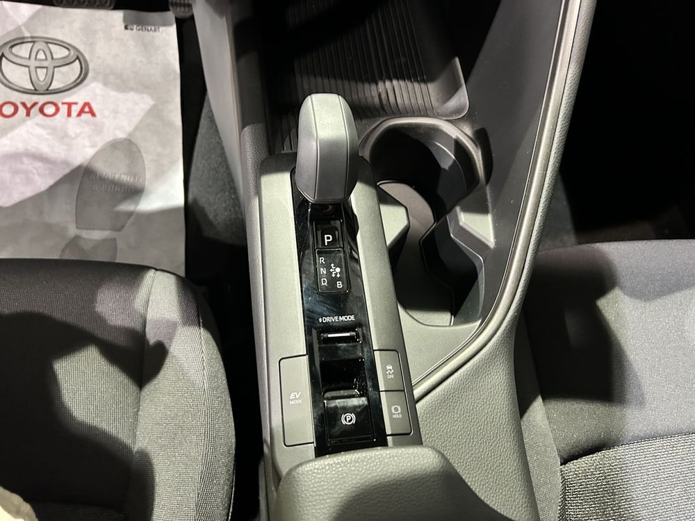 Toyota Toyota C-HR nuova a Milano (13)