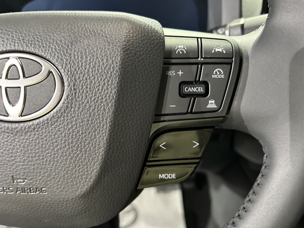 Toyota Toyota C-HR nuova a Milano (15)
