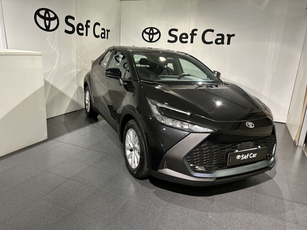 Toyota Toyota C-HR nuova a Milano (3)