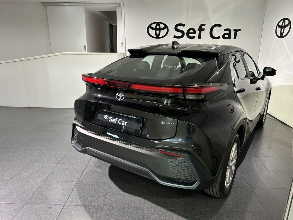 Toyota Toyota C-HR nuova a Milano (4)