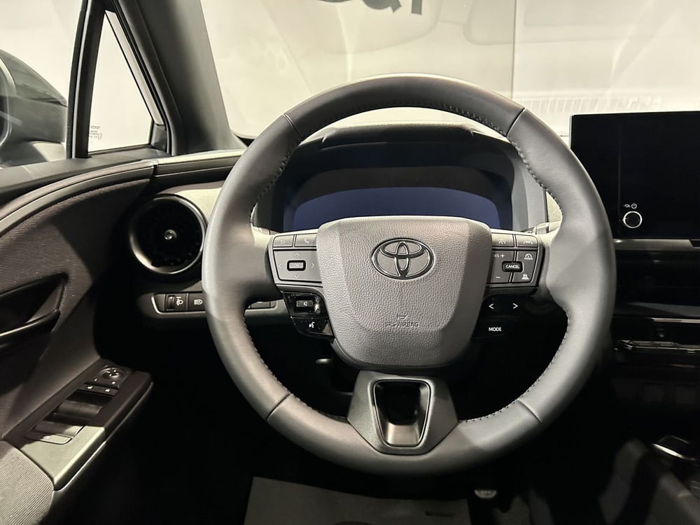 Toyota Toyota C-HR nuova a Milano (6)