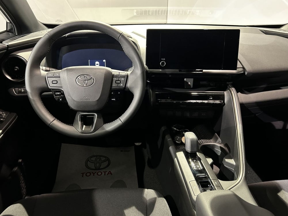 Toyota Toyota C-HR nuova a Milano (8)