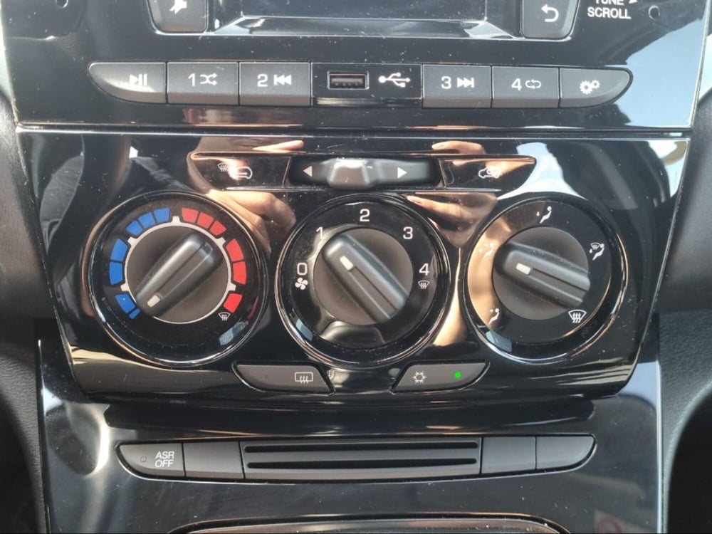 Lancia Ypsilon usata a Livorno (14)