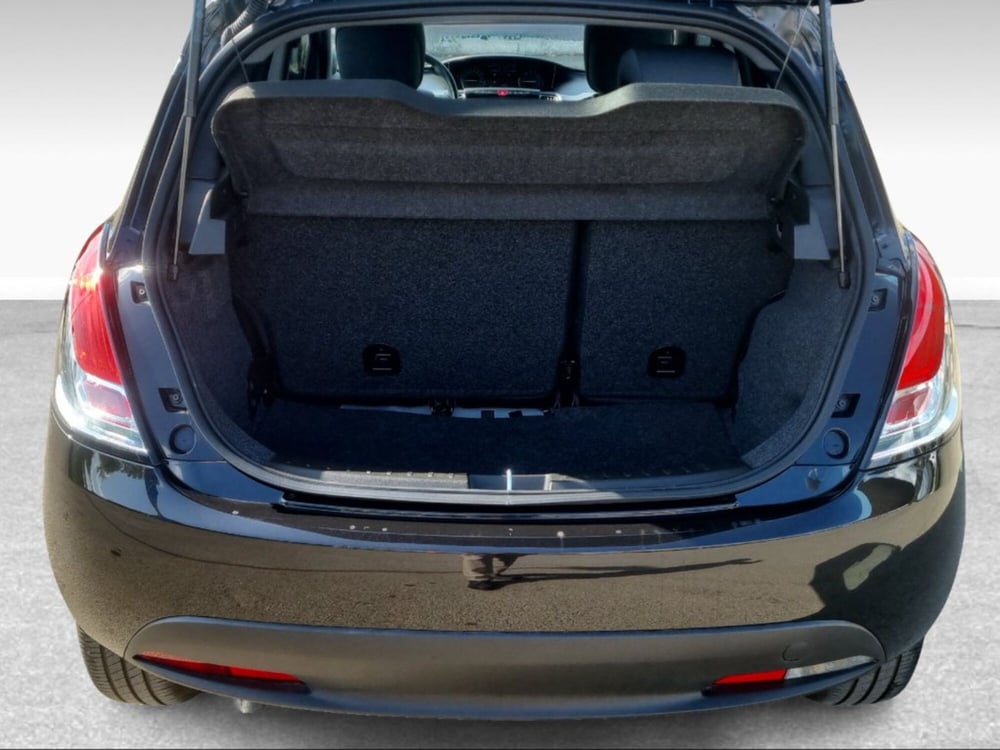Lancia Ypsilon usata a Livorno (6)