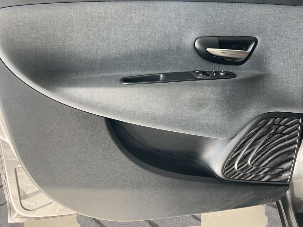 Lancia Ypsilon usata a Cosenza (12)