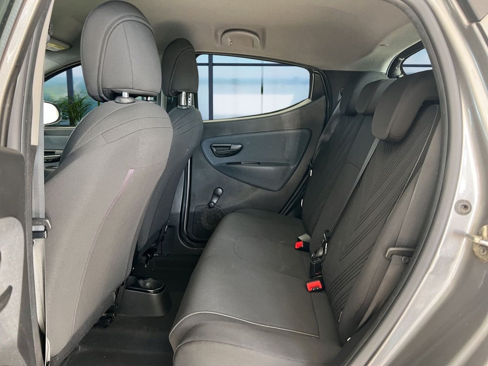 Lancia Ypsilon usata a Cosenza (13)