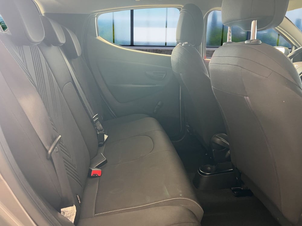 Lancia Ypsilon usata a Cosenza (19)