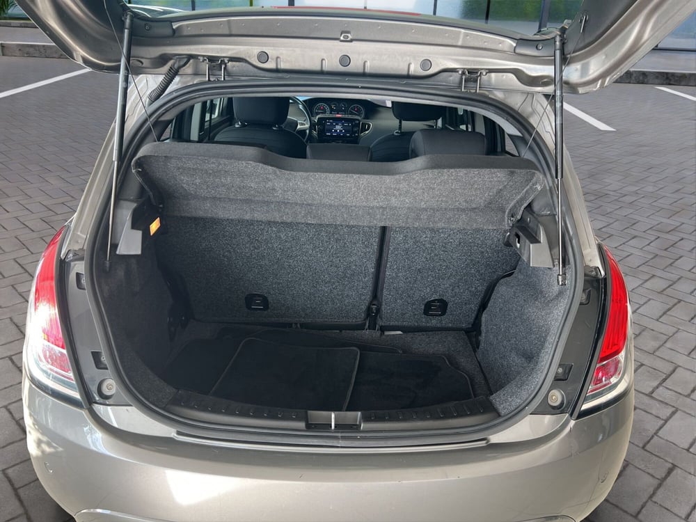 Lancia Ypsilon usata a Cosenza (20)